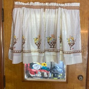 Vintage Retro 1986 Hallmark Kitchen Curtains Flower Basket Design 5 pc Set